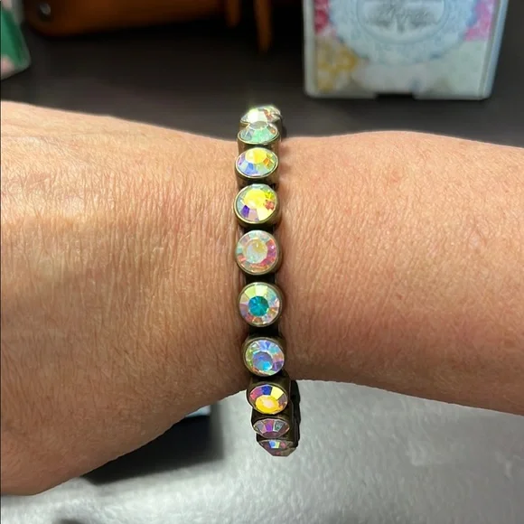 Plunder’s Iridescent Magnetic Bracelet - Picture 3 of 3